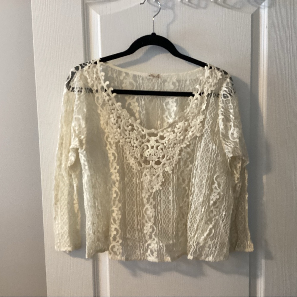 Hollister Cream Lace Blouse. Size L.    B8